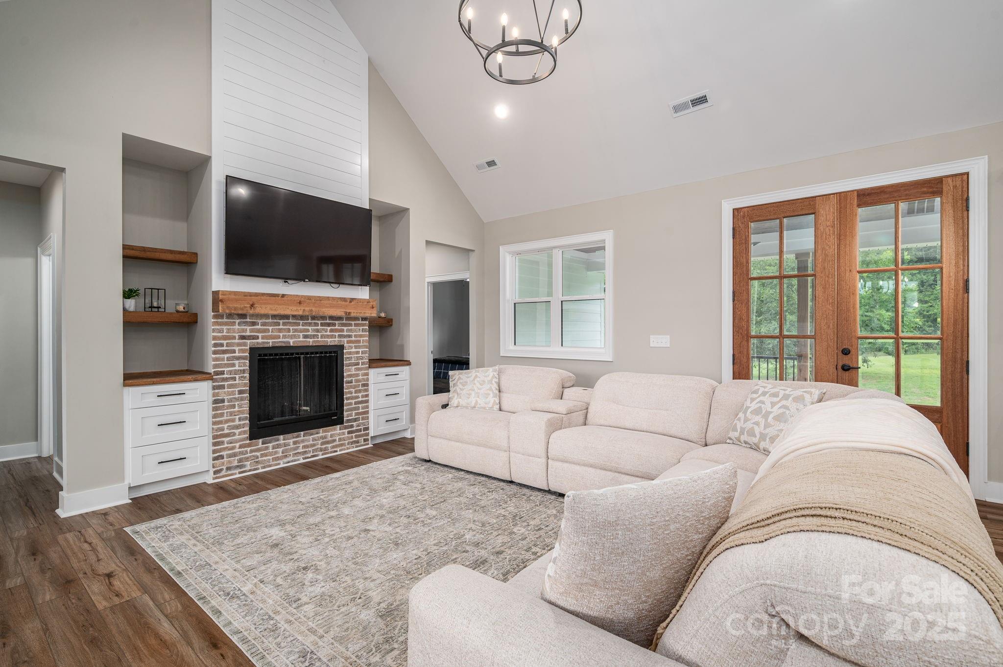 615 Sandycrest Drive