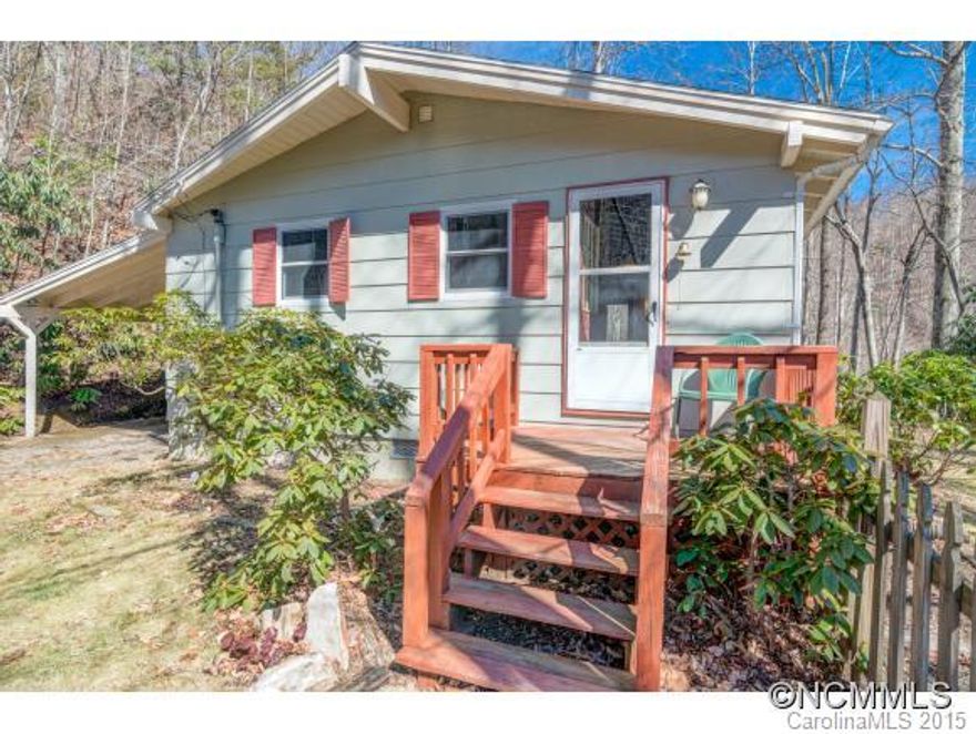 Cute cabin in the woods with all of the privacy that you want and still convenient to downtown Black Mountain. Level yard, great deck for lounging, large living room with vaulted ceiling and wood burning fireplace. Small carport and fenced yard with winter mountain views.  Very livable, open feel.