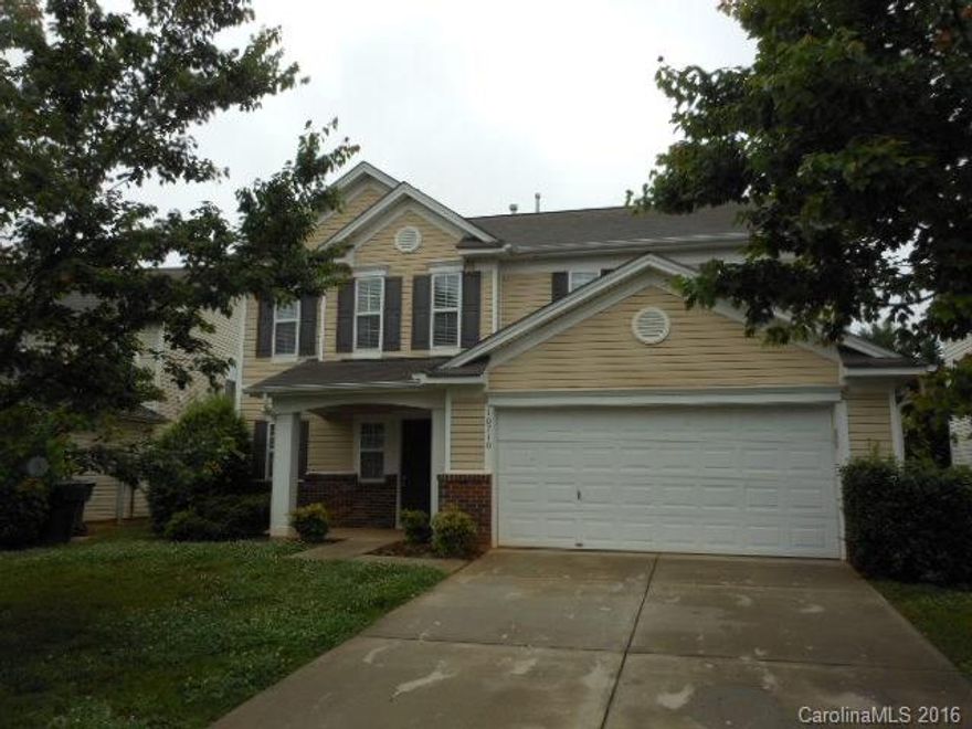 Wonderful 3 Bedroom / 2 1/2 Bath home with 2 car garage in desirable Berewick Community.  Main level features huge eat-in kitchen with breakfast bar and pantry, spacious family room, and half bath with pedestal sink.  Upstairs you will find large master suite with walk-in closet and private full bath with dual vanities.  There are 2 additional guest bedrooms with ample closet space, laundry room with washer & dryer included and full guest bath.  Convenient to I-485 and new Premium Outlets.