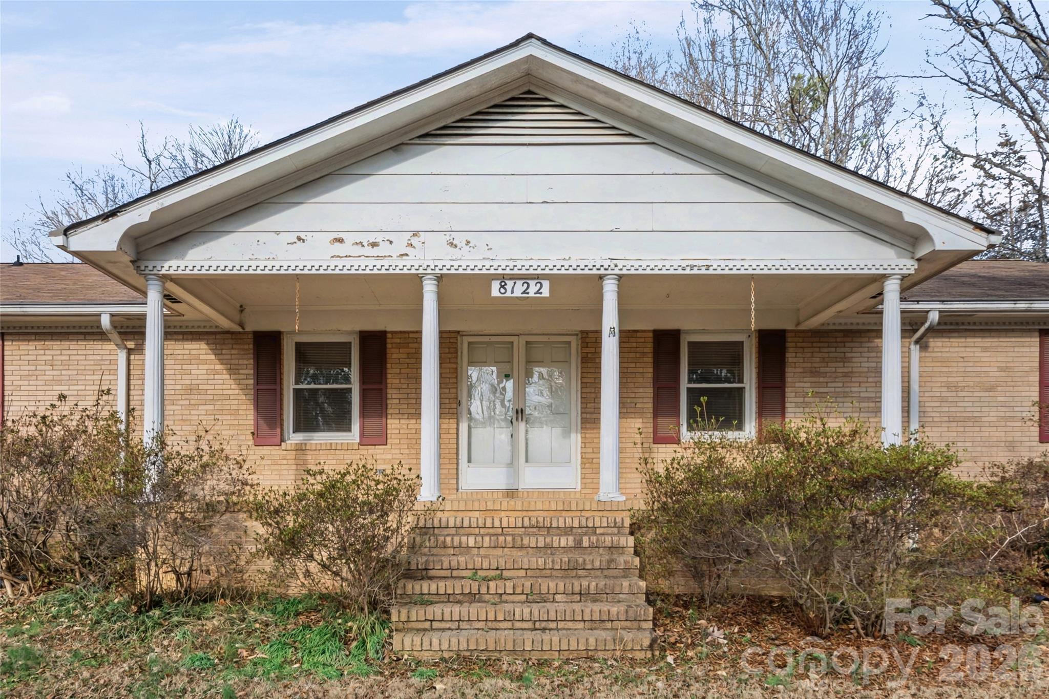 8122 Knollwood Circle