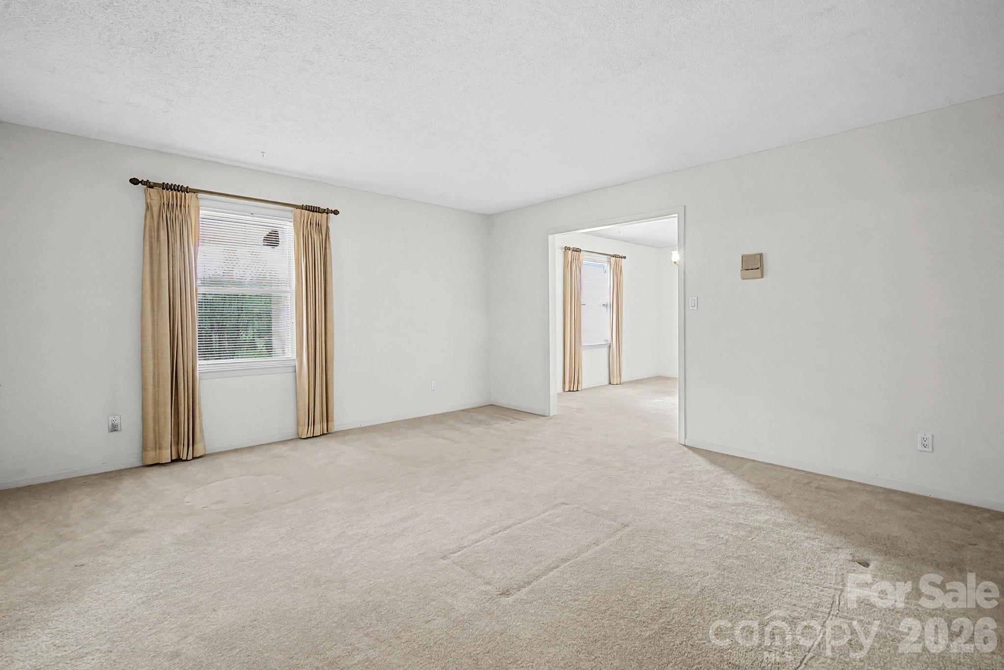 8122 Knollwood Circle