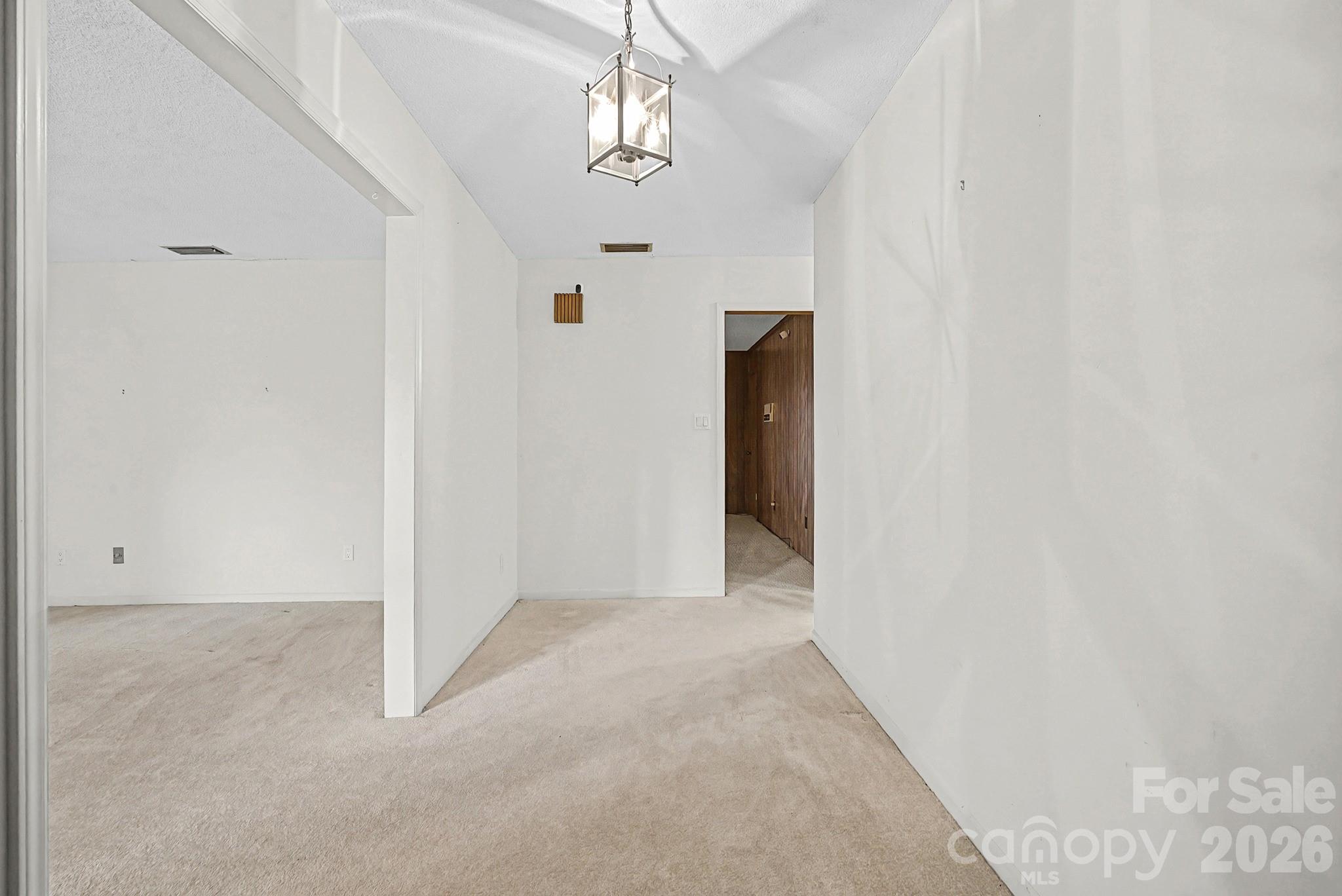 8122 Knollwood Circle