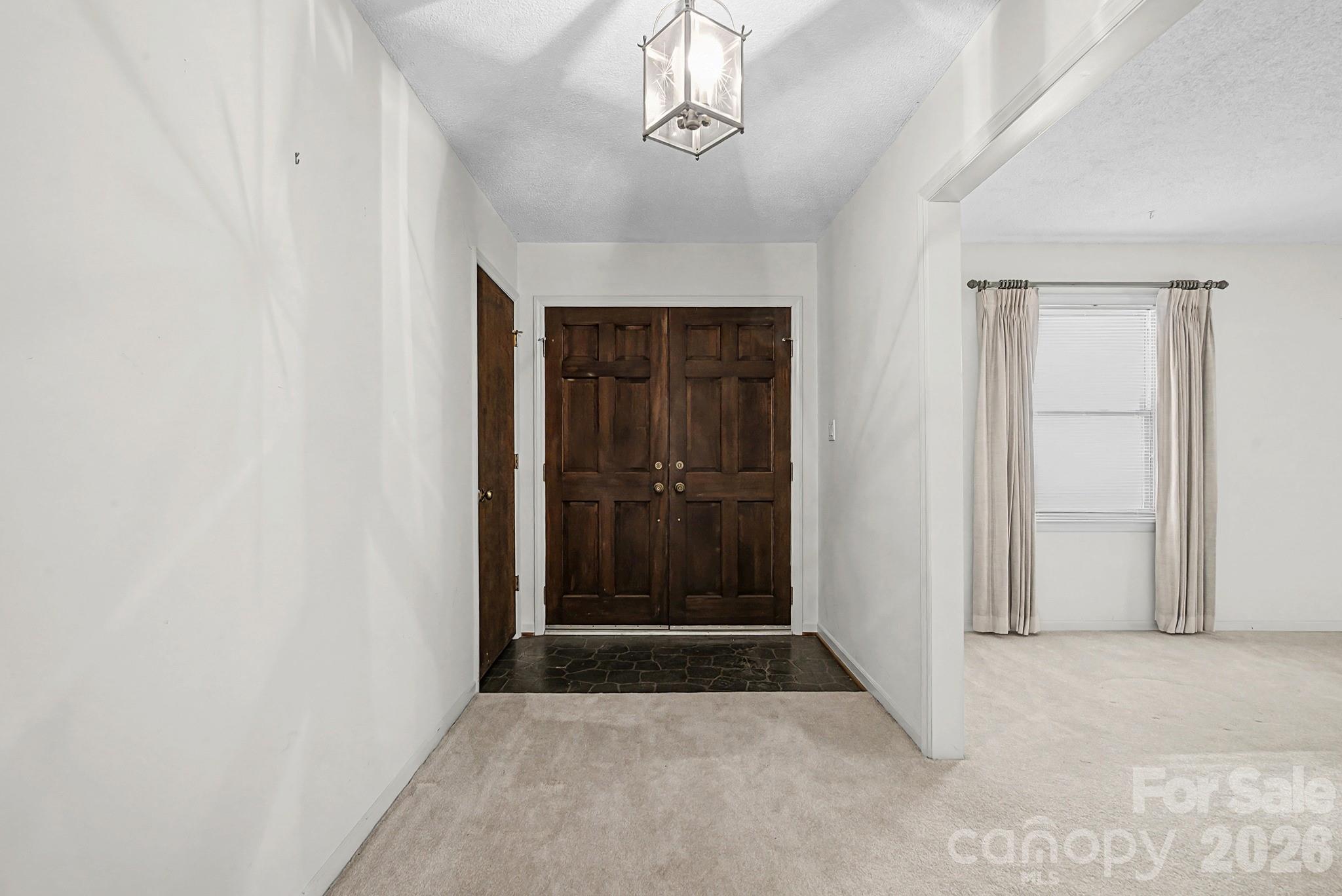 8122 Knollwood Circle