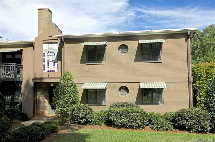 Condo in the middle of Elizabeth in the Grove - An Art Deco themed  gated community . 2 BR, 1 Bath.  Open floor plan w wood flooring in open plan.  Carpet in Bedrooms. Large  Walk in closet in master.  The Grove has fitness center,clubhouse,pool,and secured entrance. Common area is great for entertaining. 2 BR,1 Bath.  Location Location!!! Close to uptown, Plaza, Southpark, Southend and Dilworth.
