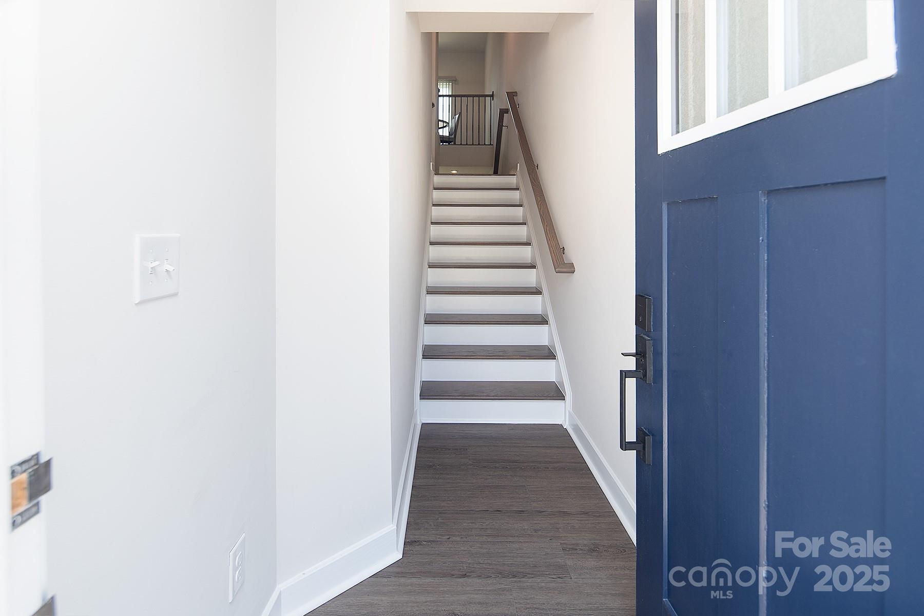 9910 Oaklawn Boulevard NW