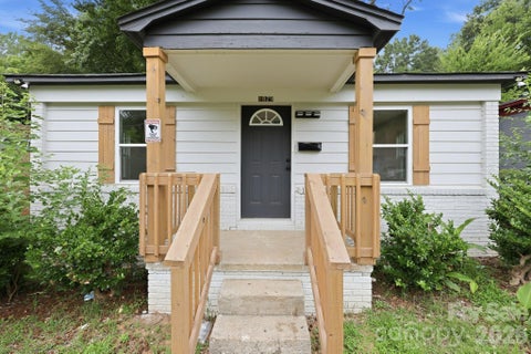 Photo of 1829 Taylor Avenue, Charlotte, NC 28216 (MLS # 4390462)