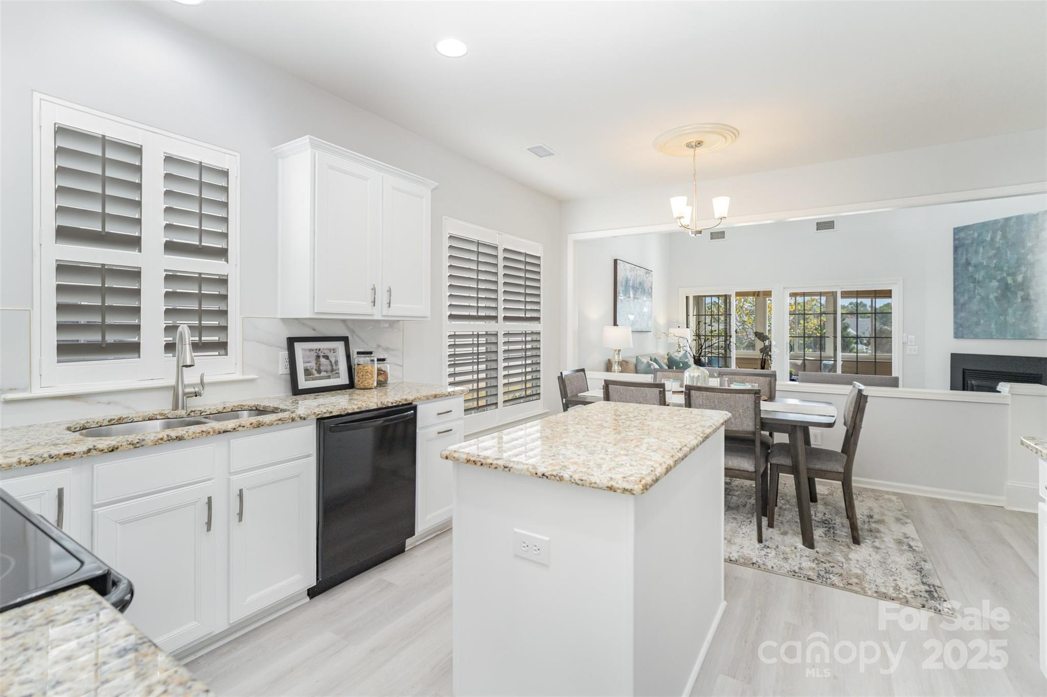 Charlotte, North Carolina 28277, United States, 3 Bedrooms Bedrooms, ,3 BathroomsBathrooms,Residential,Under Contract,216303