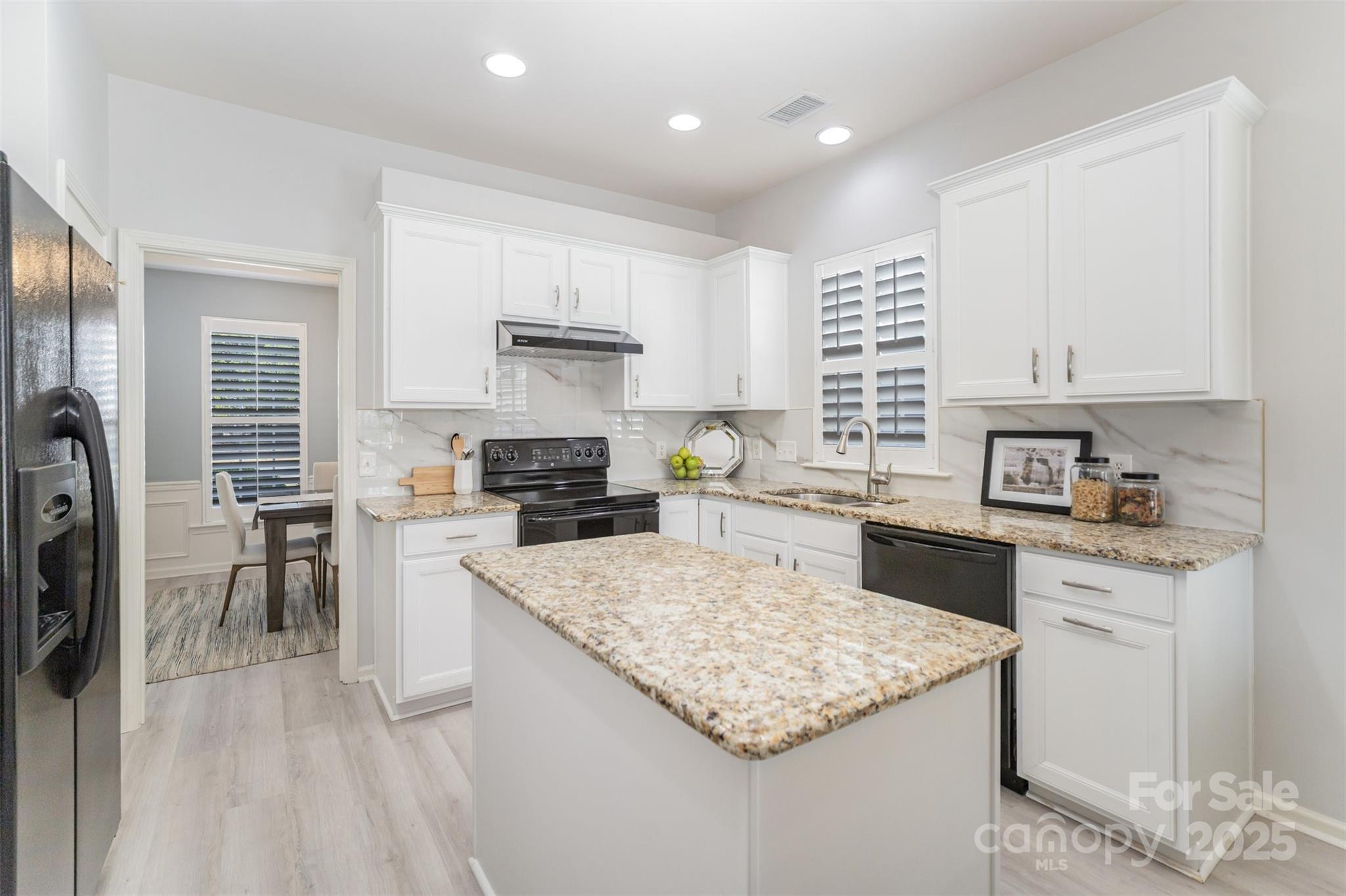 Charlotte, North Carolina 28277, United States, 3 Bedrooms Bedrooms, ,3 BathroomsBathrooms,Residential,Under Contract,216303