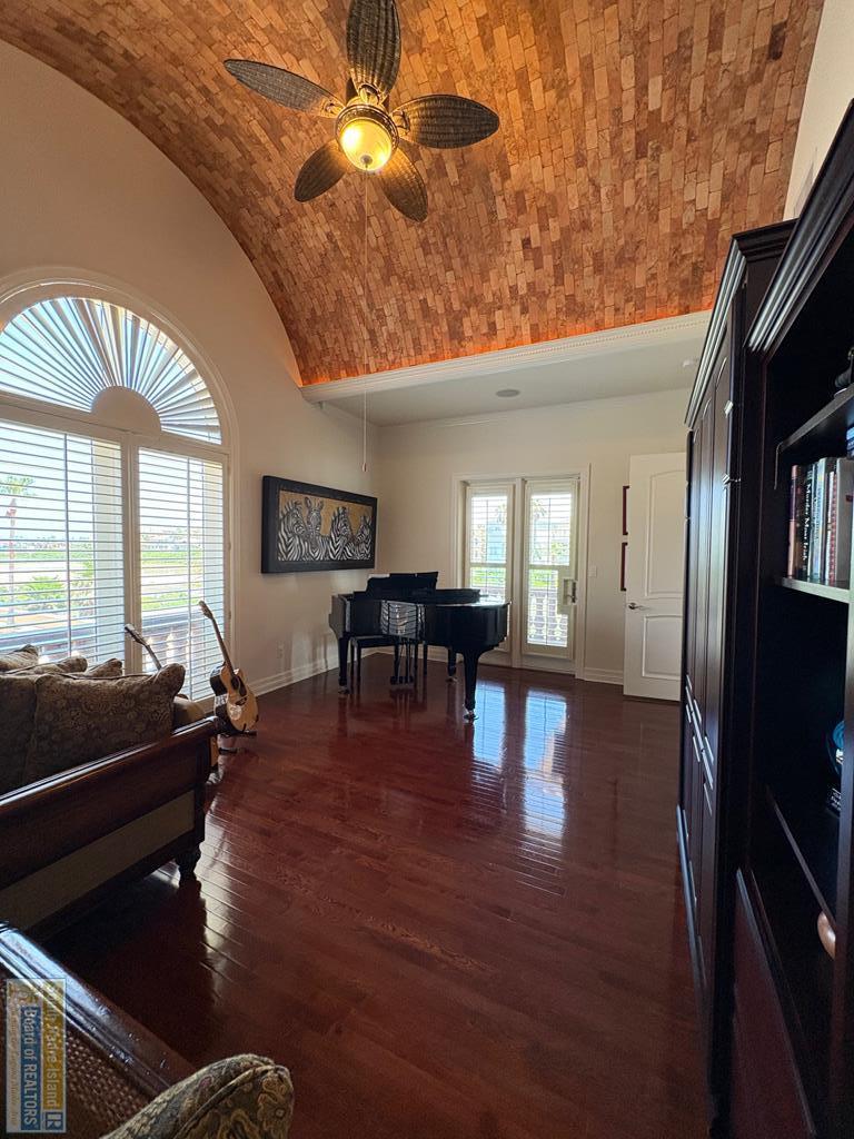 South Padre Island, Texas, 78597, United States, 5 Bedrooms Bedrooms, ,7 BathroomsBathrooms,Residential,Active,2006821