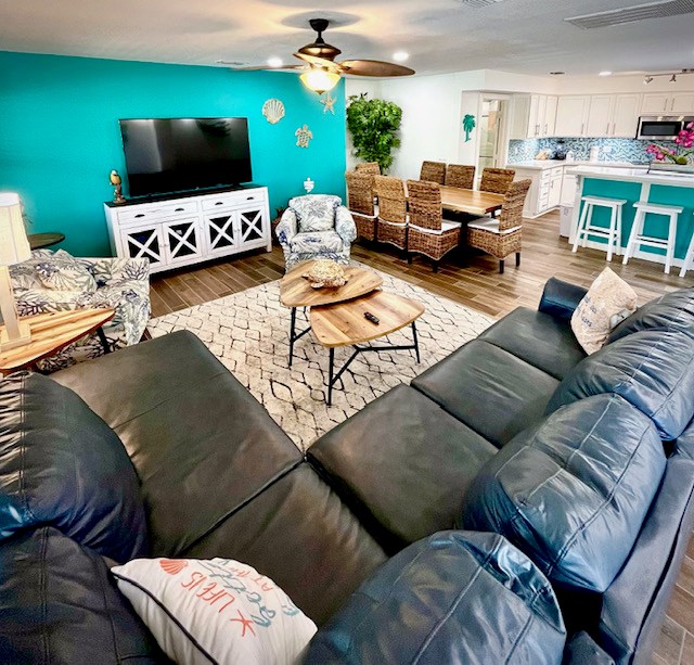 South Padre Island, Texas, 78597, United States, 5 Bedrooms Bedrooms, ,6 BathroomsBathrooms,Residential,Active,1959546