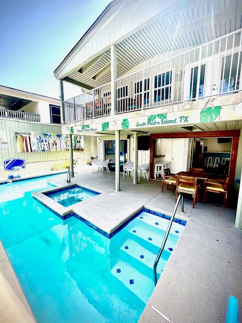 South Padre Island, Texas, 78597, United States, 5 Bedrooms Bedrooms, ,6 BathroomsBathrooms,Residential,Active,1959546