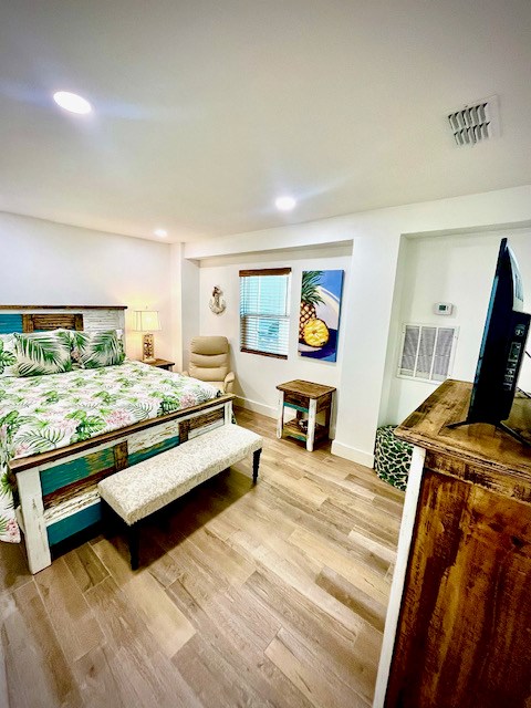 South Padre Island, Texas, 78597, United States, 5 Bedrooms Bedrooms, ,6 BathroomsBathrooms,Residential,Active,1959546