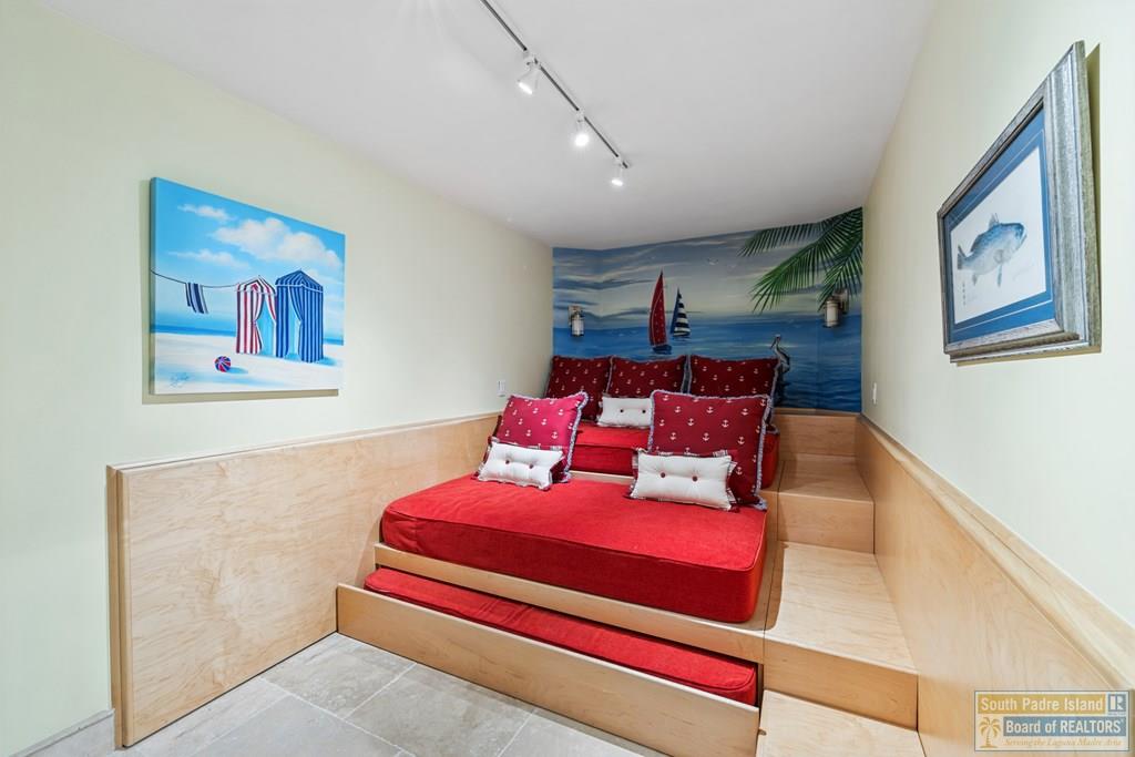 South Padre Island, Texas, 78597, United States, 4 Bedrooms Bedrooms, ,3 BathroomsBathrooms,Residential,Active,2044182