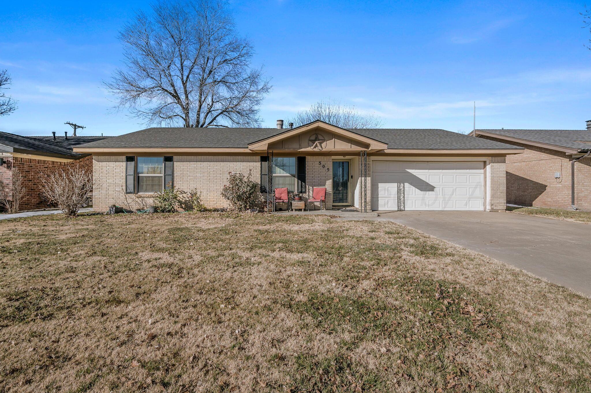 505 E Pear Avenue, Dumas, Texas image 1