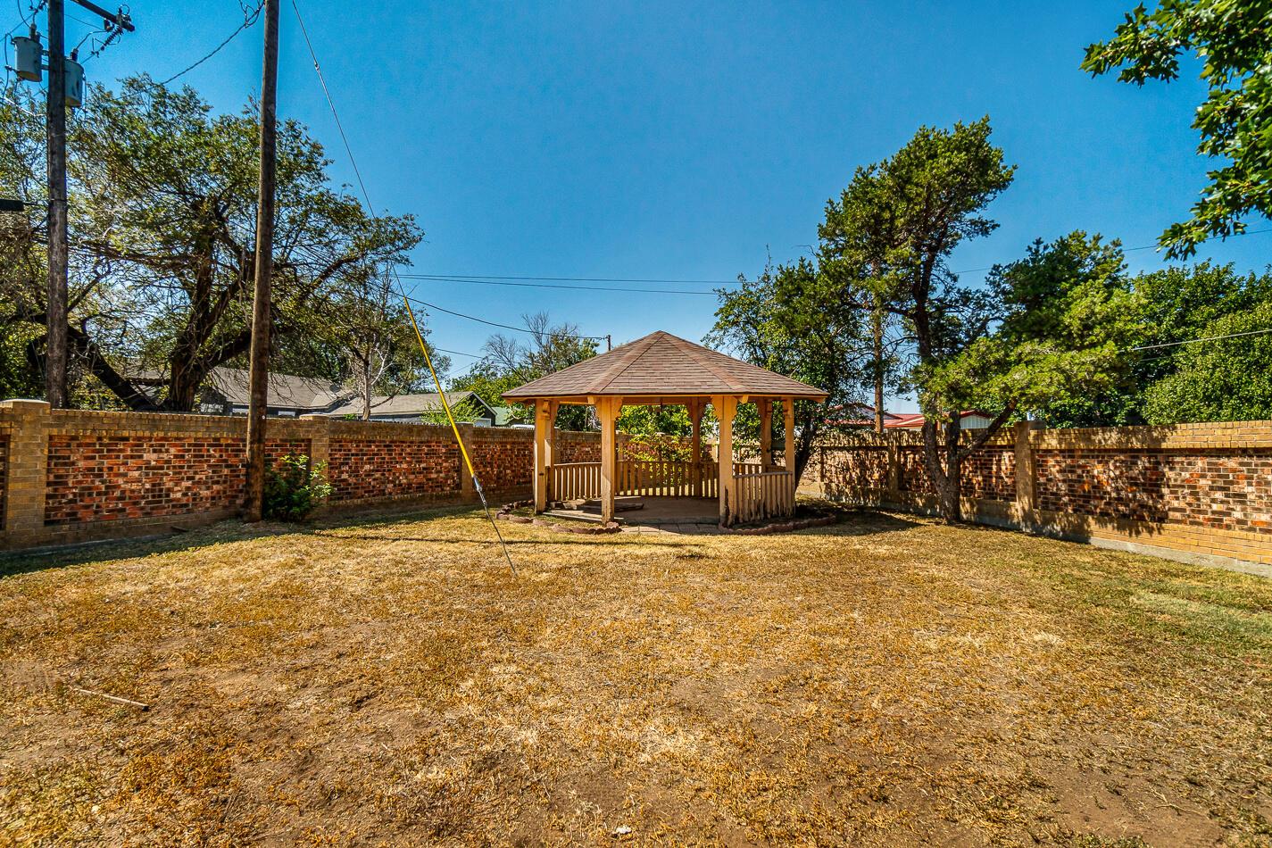 1900 Hemlock Street, Borger, Texas image 39