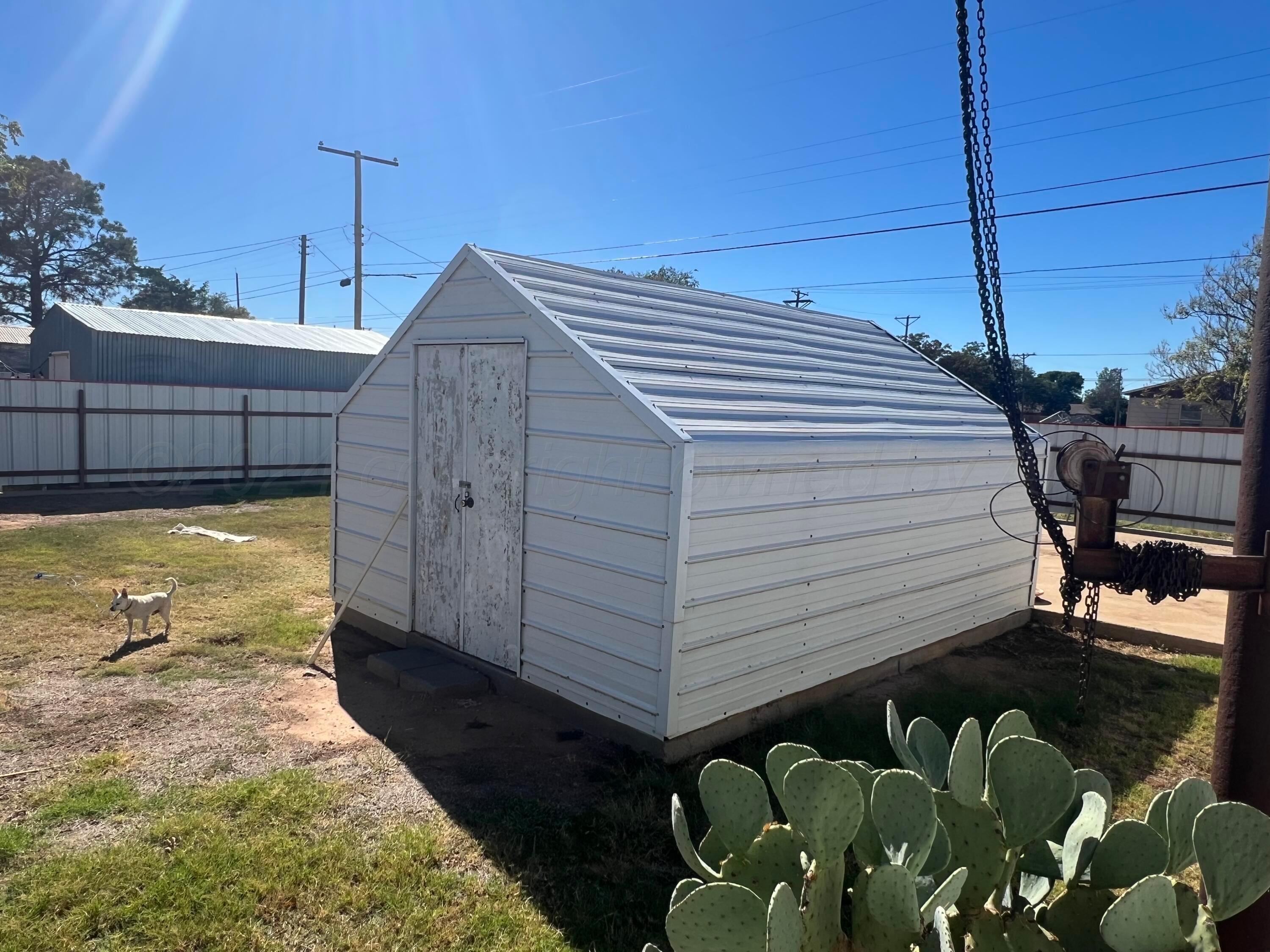 611 Ashland Avenue, Friona, Texas image 4