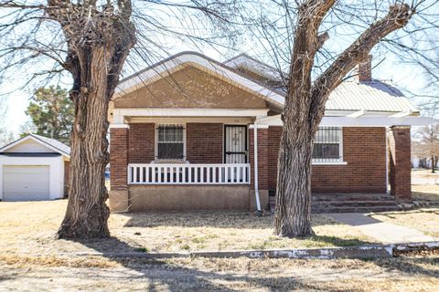 Homes For Sale - 302 E 6th Street<br/> Clarendon, TX 79226