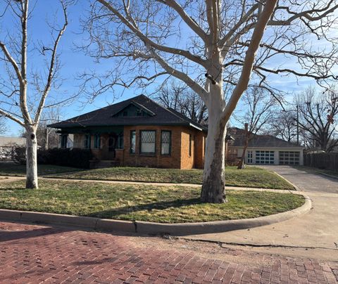 Homes For Sale - 601 Avenue E Nw<br/> Childress, TX 79201