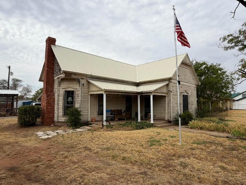 Homes For Sale - 801 Avenue B Nw<br/> Childress County, Childress, TX 79201