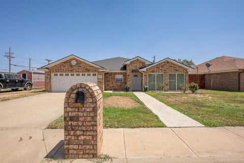 Homes For Sale - 244 N Kingwood Street<br/> Deaf Smith County, Hereford, TX 79045