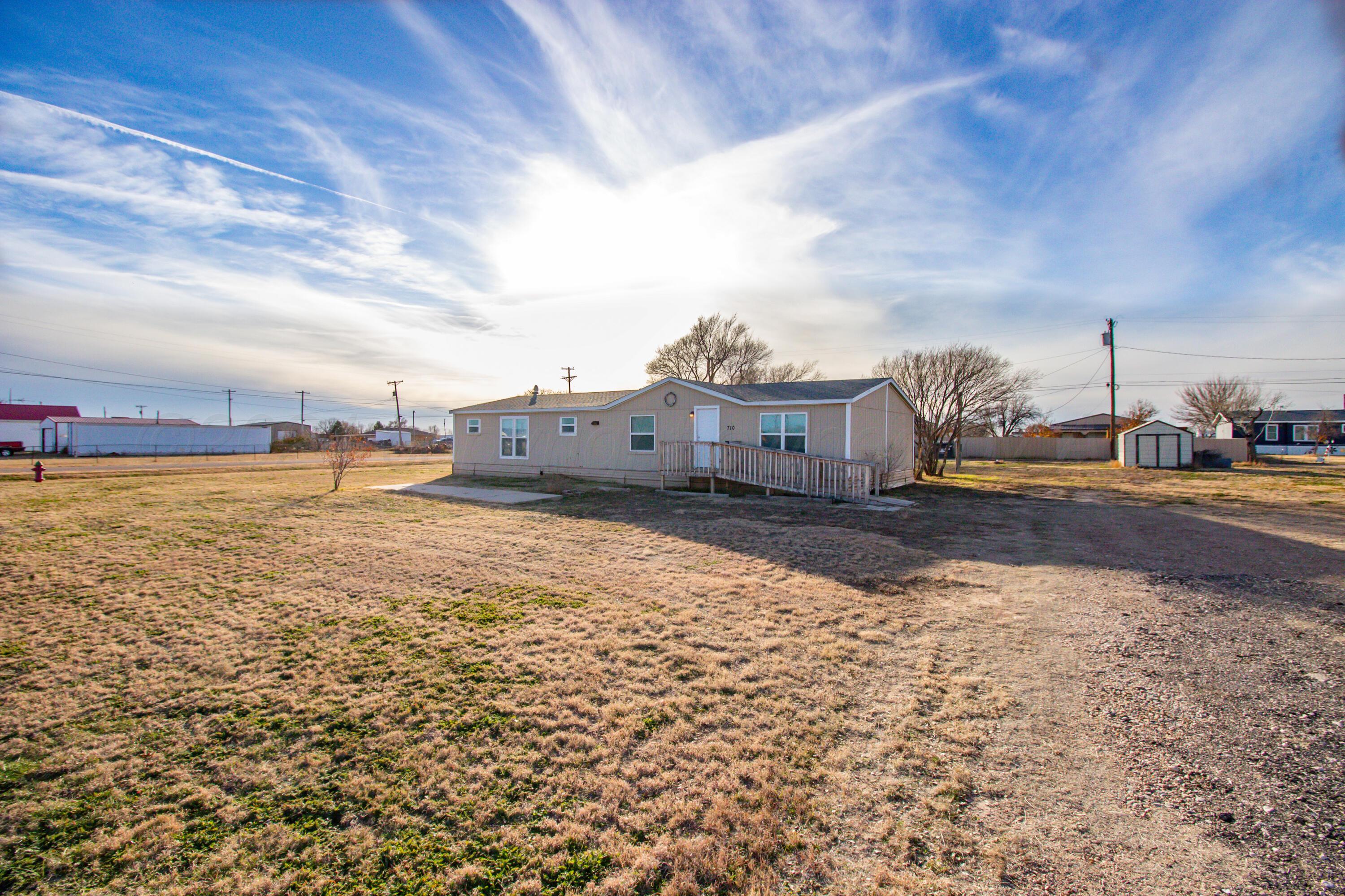 710 Dyer Street, Claude, Texas image 3