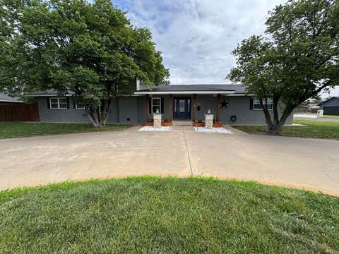 Homes For Sale - 2011 9th Avenue<br/> Randall County, Canyon, TX 79015