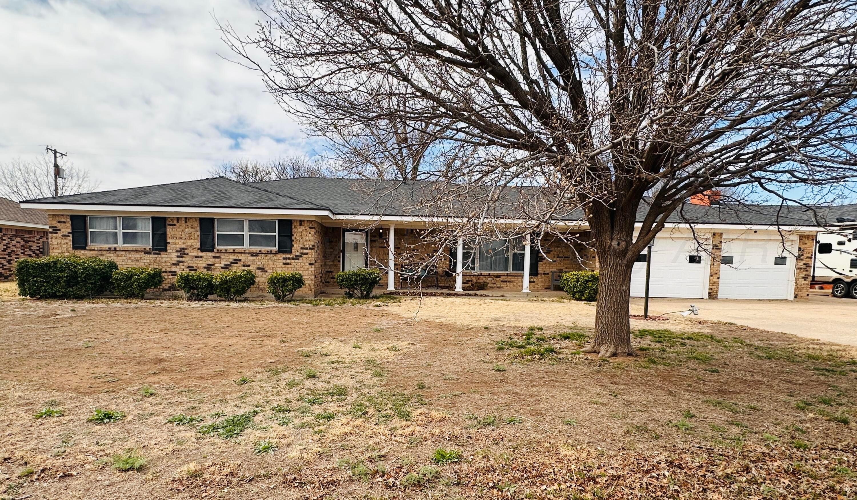 204 Melinda Lane, Dumas, Texas image 2