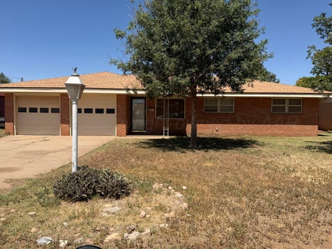 Homes For Sale - 712 W Oak Street<br/> Castro County, Dimmitt, TX 79027