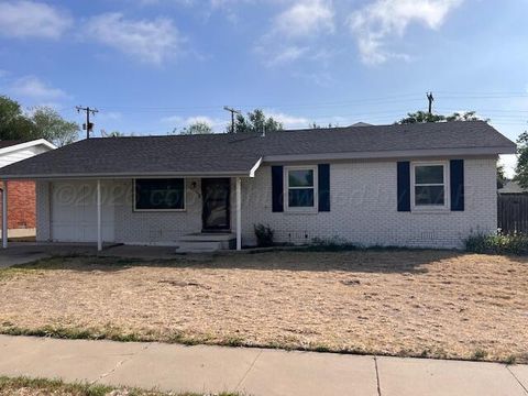 Homes For Sale - 2001 Grinnell Drive<br/> Perryton, TX 79070