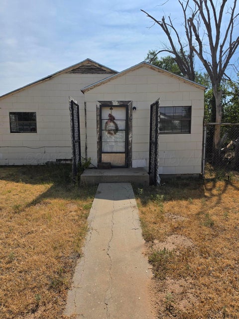 Homes For Sale - 427 Clark Avenue<br/> Stinnett, TX 79083