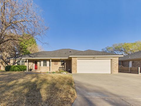 Homes For Sale - 506 Robin Road<br/> Dumas, TX 79029