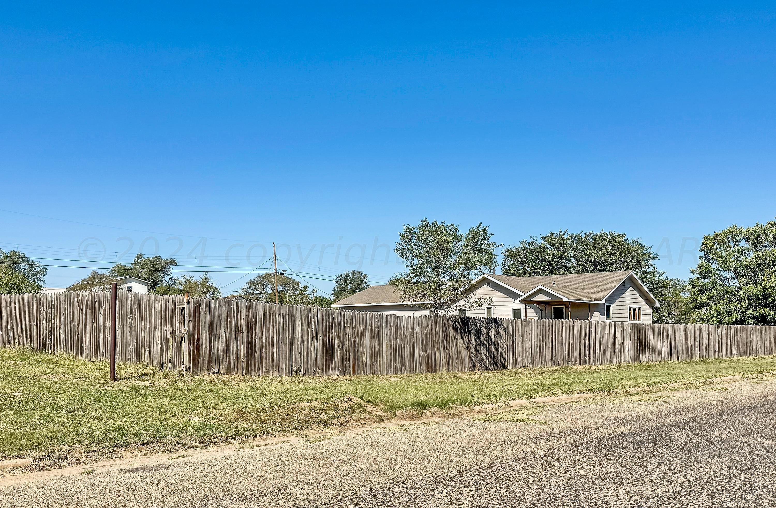 301 W 10th Street, Stinnett, Texas image 28