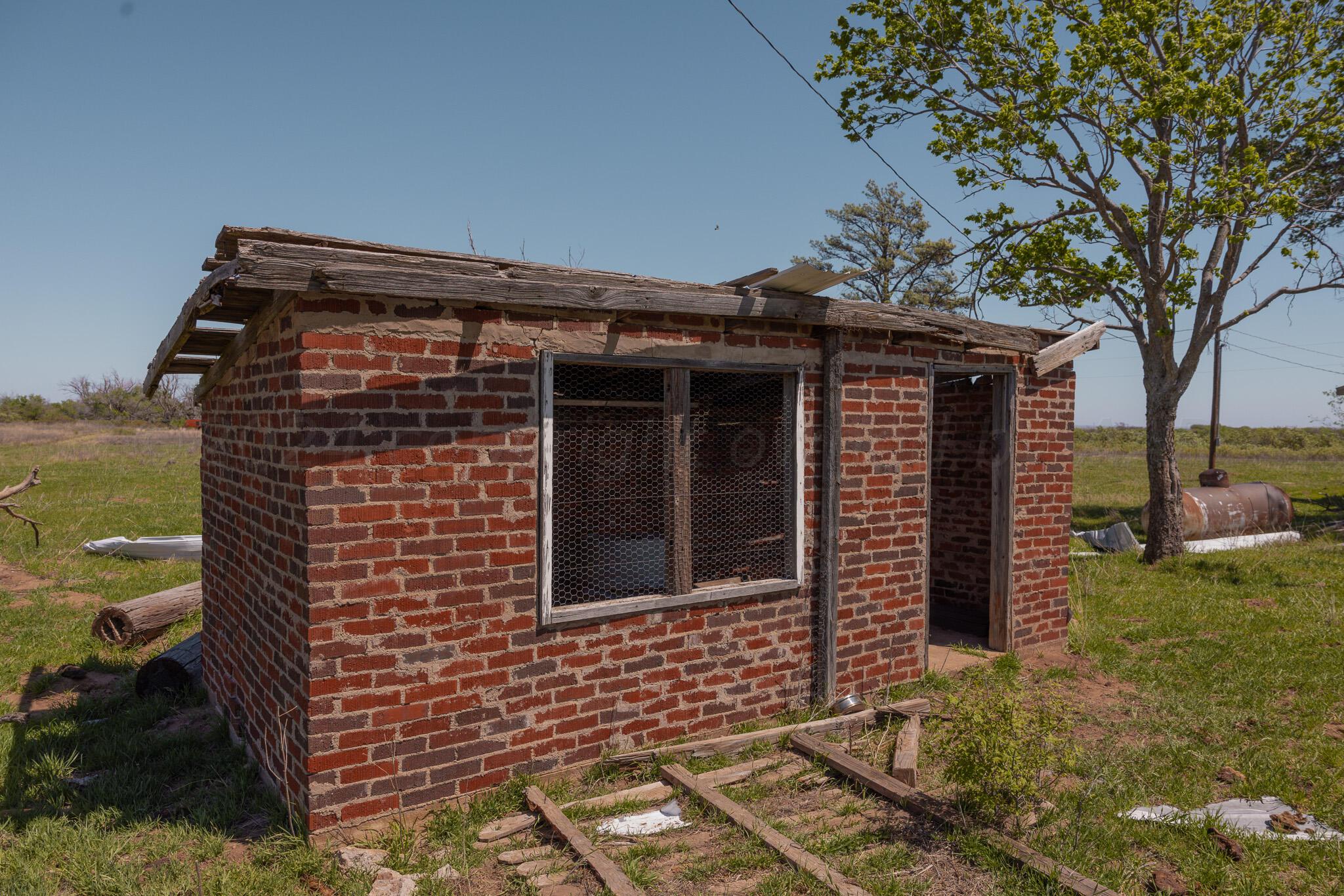 Terry Place, Shamrock, Texas image 9