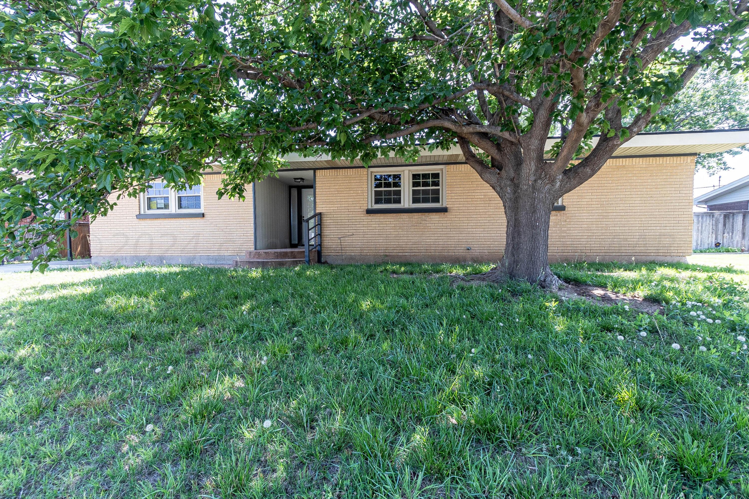 2424 Navajo Road, Pampa, Texas image 2