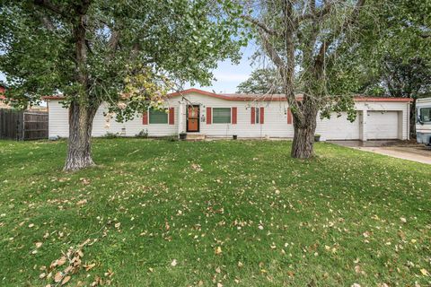 Homes For Sale - 1330 Lions Street<br/> Miami, TX 79059