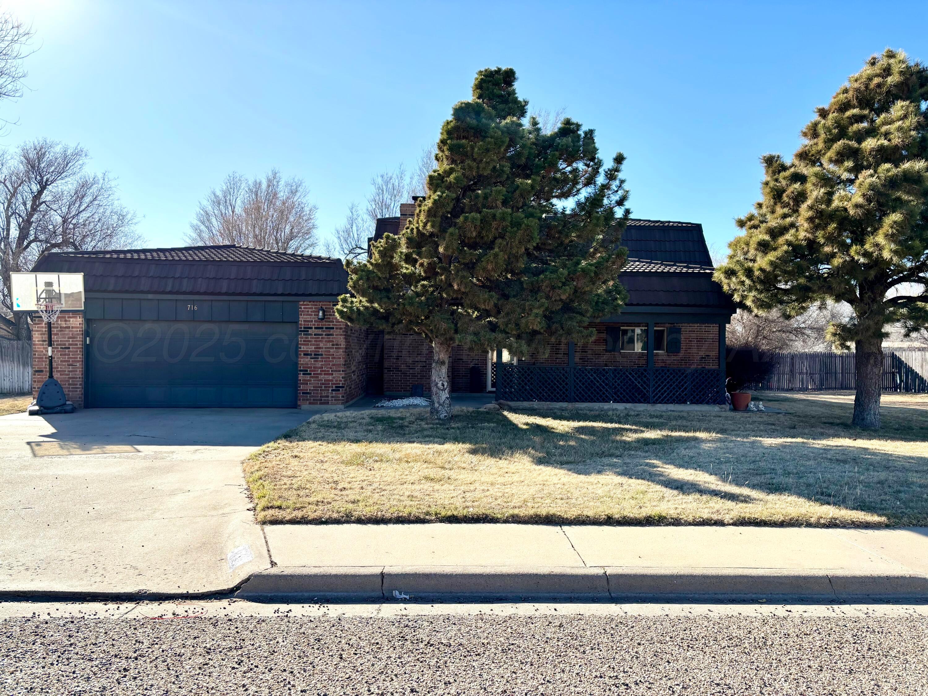 716 S Dressen Street, Spearman, Texas image 2