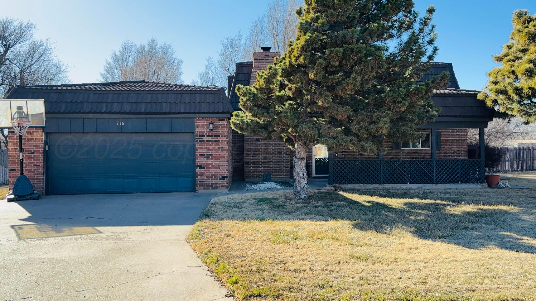716 S Dressen Street, Spearman, Texas image 1