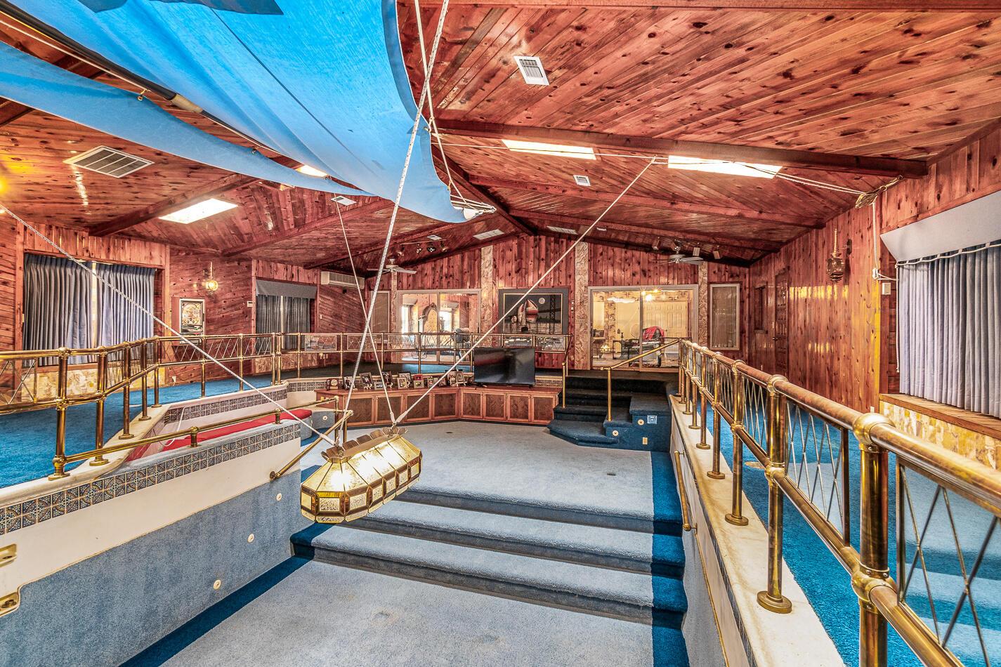 1900 Hemlock Street, Borger, Alaska image 32
