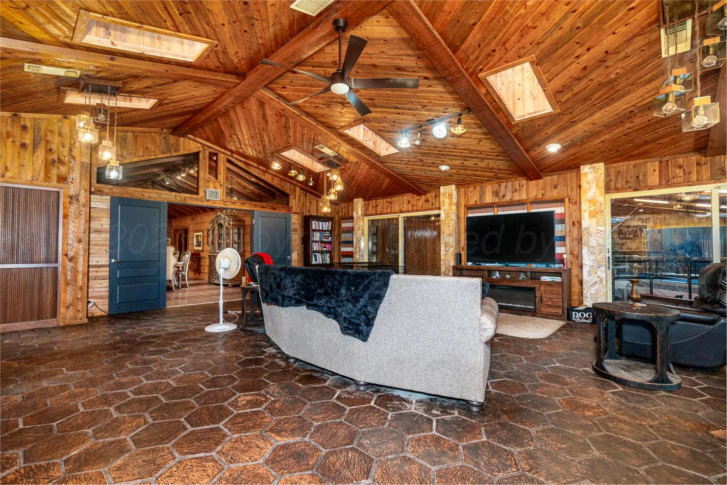 1900 Hemlock Street, Borger, Alaska image 36