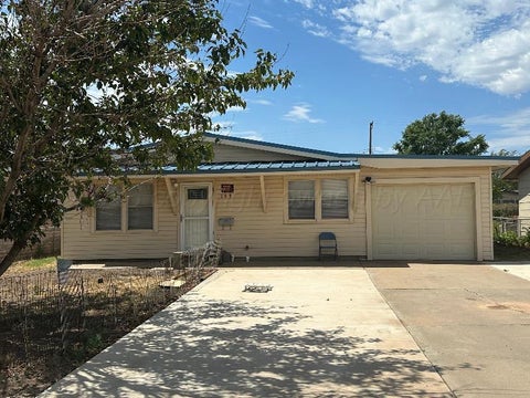 Homes For Sale - 109 N Birge Avenue<br/> Dumas, TX 79029