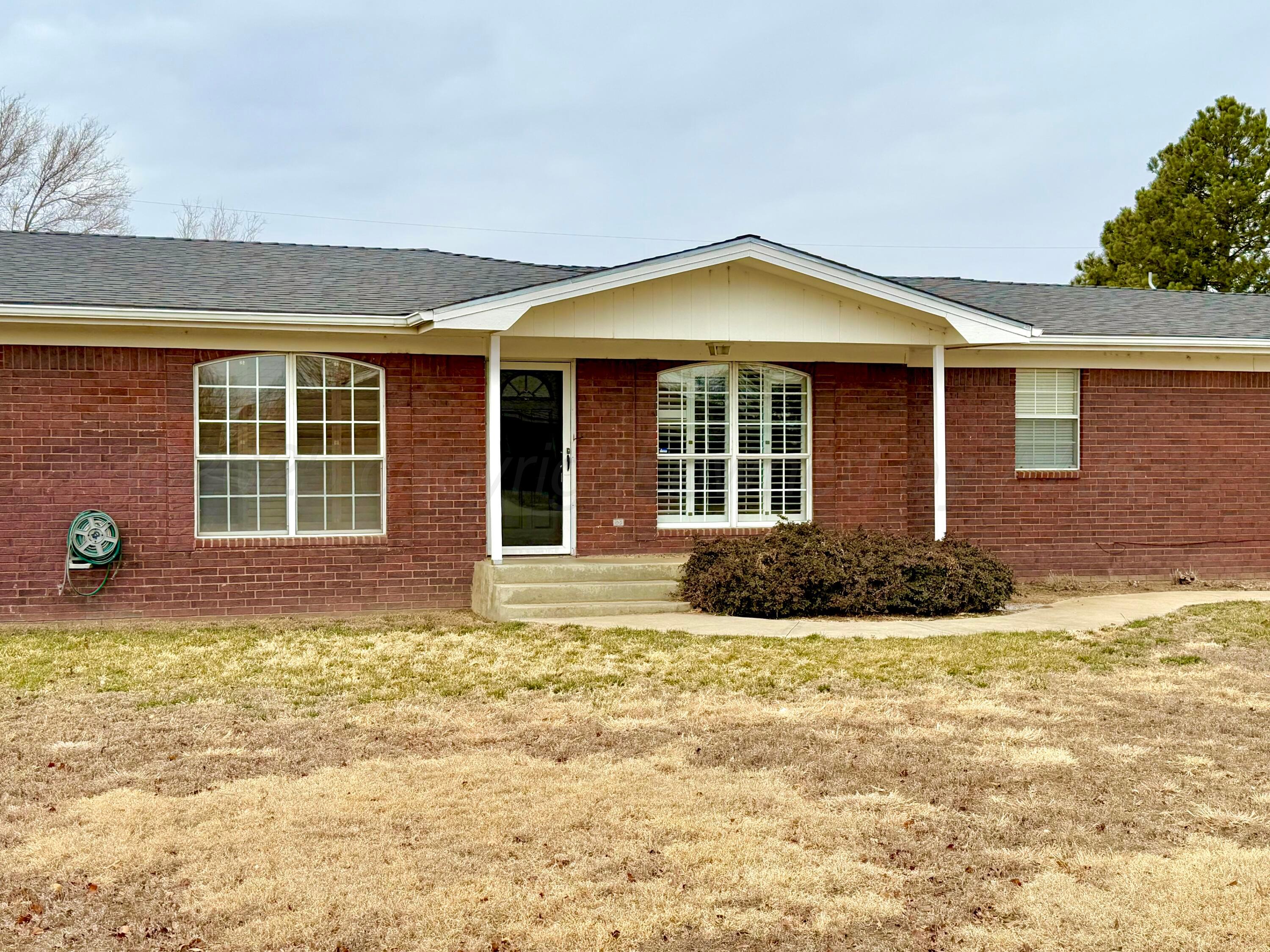 1004 Avenue Q, Sunray, Texas image 2