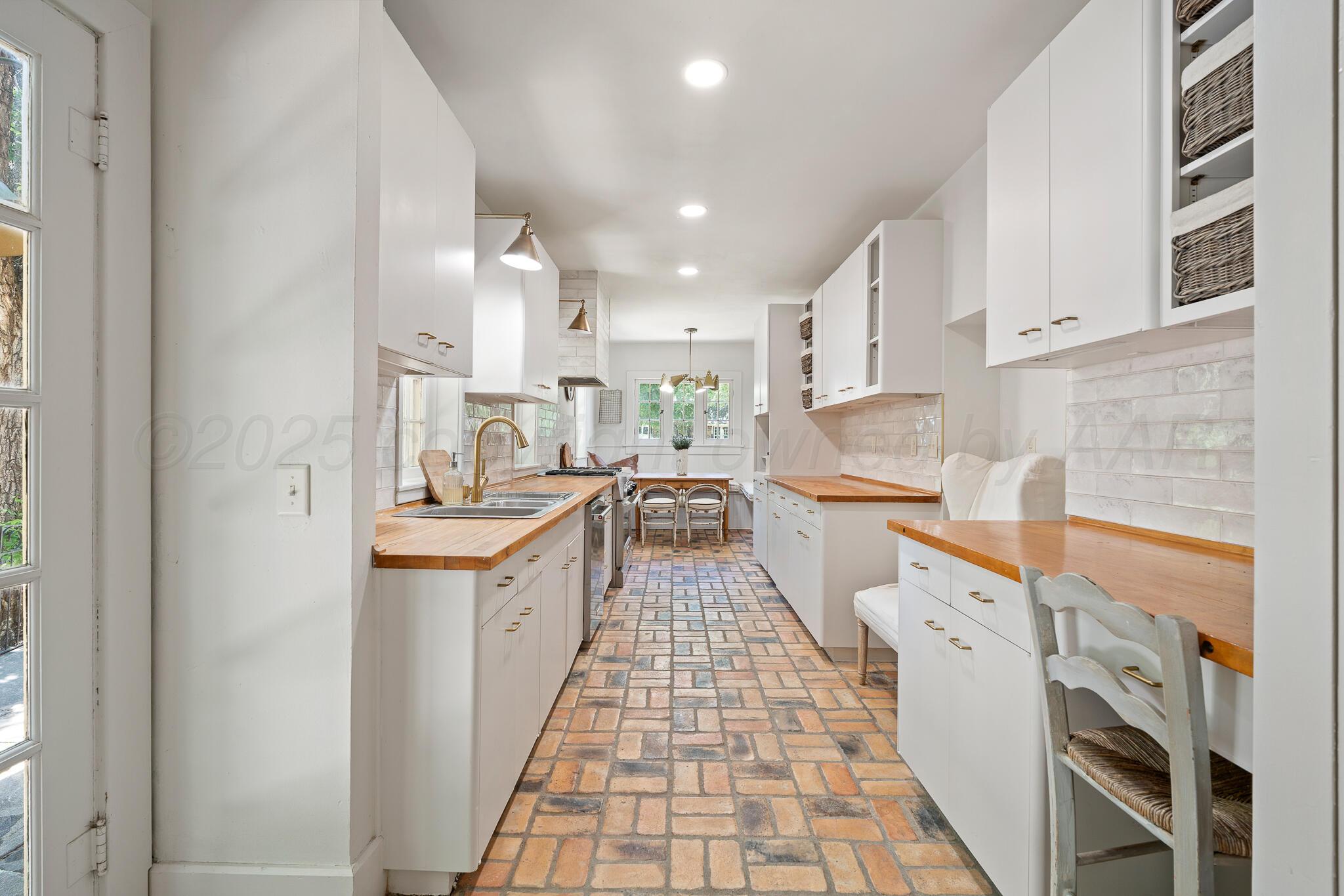 2208 S Hughes Street, Amarillo, Alaska image 4