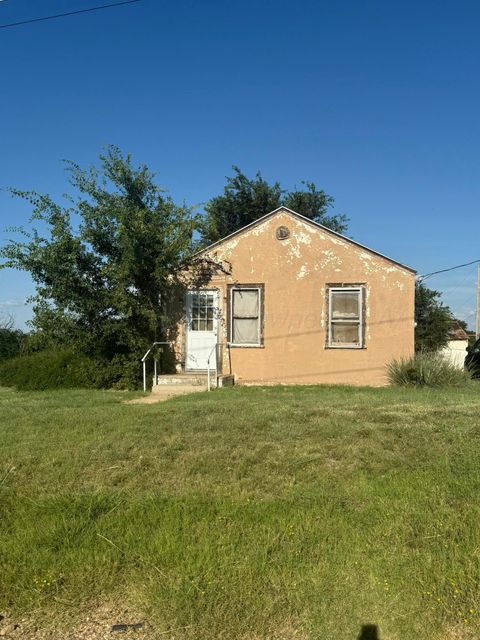 Homes For Sale - 1015 S Parks St<br/> Clarendon, TX 79226