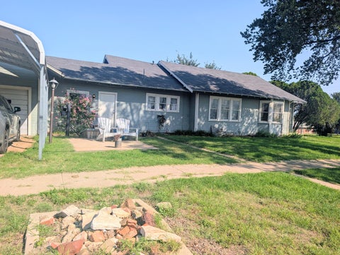 Homes For Sale - 420 W 6th Street<br/> Clarendon, TX 79226