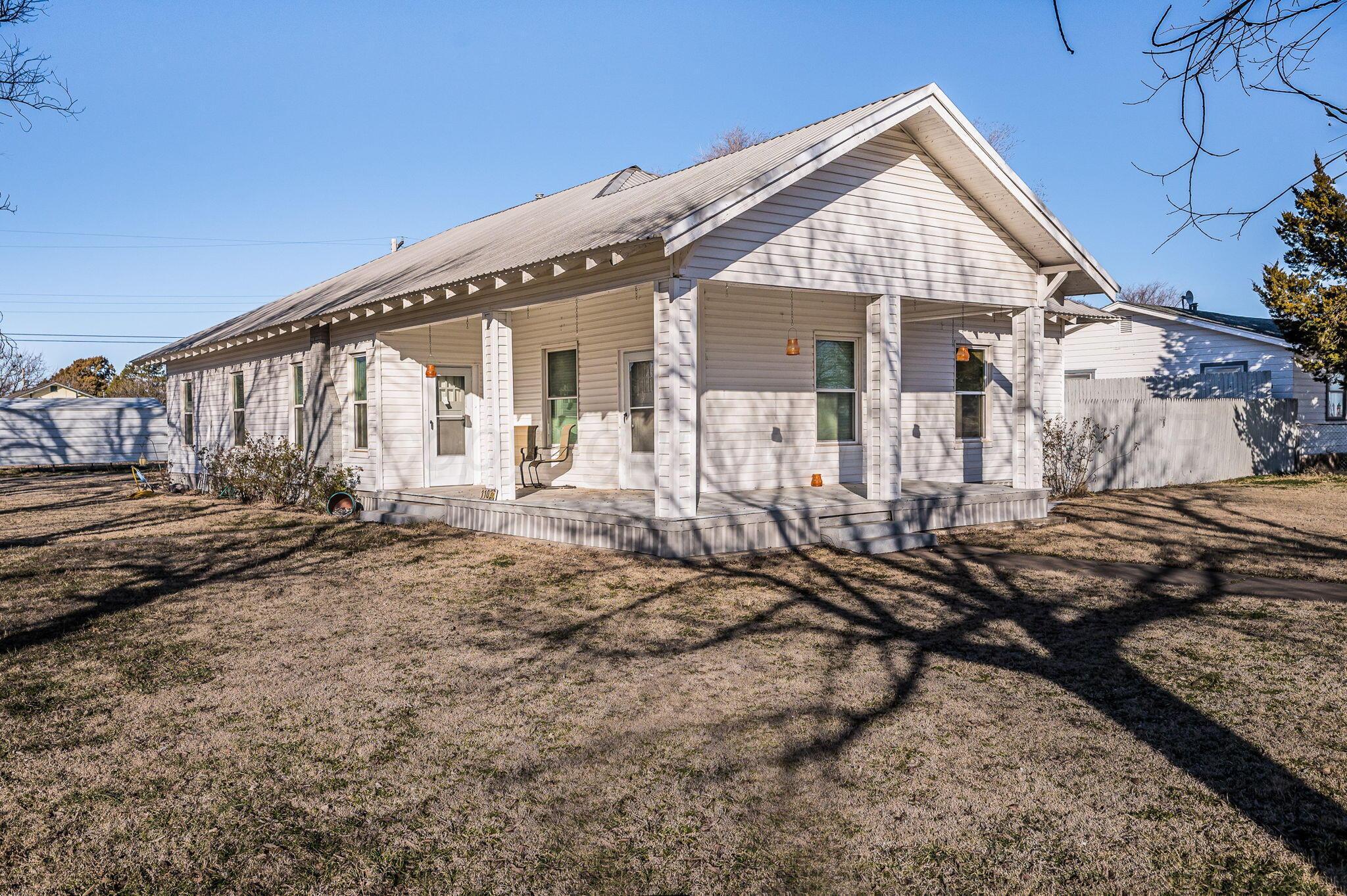 110 S Cherry Street, Claude, Texas image 1