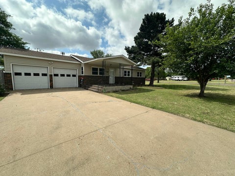 Homes For Sale - 113 Broadmoor Street<br/> Borger, TX 79007
