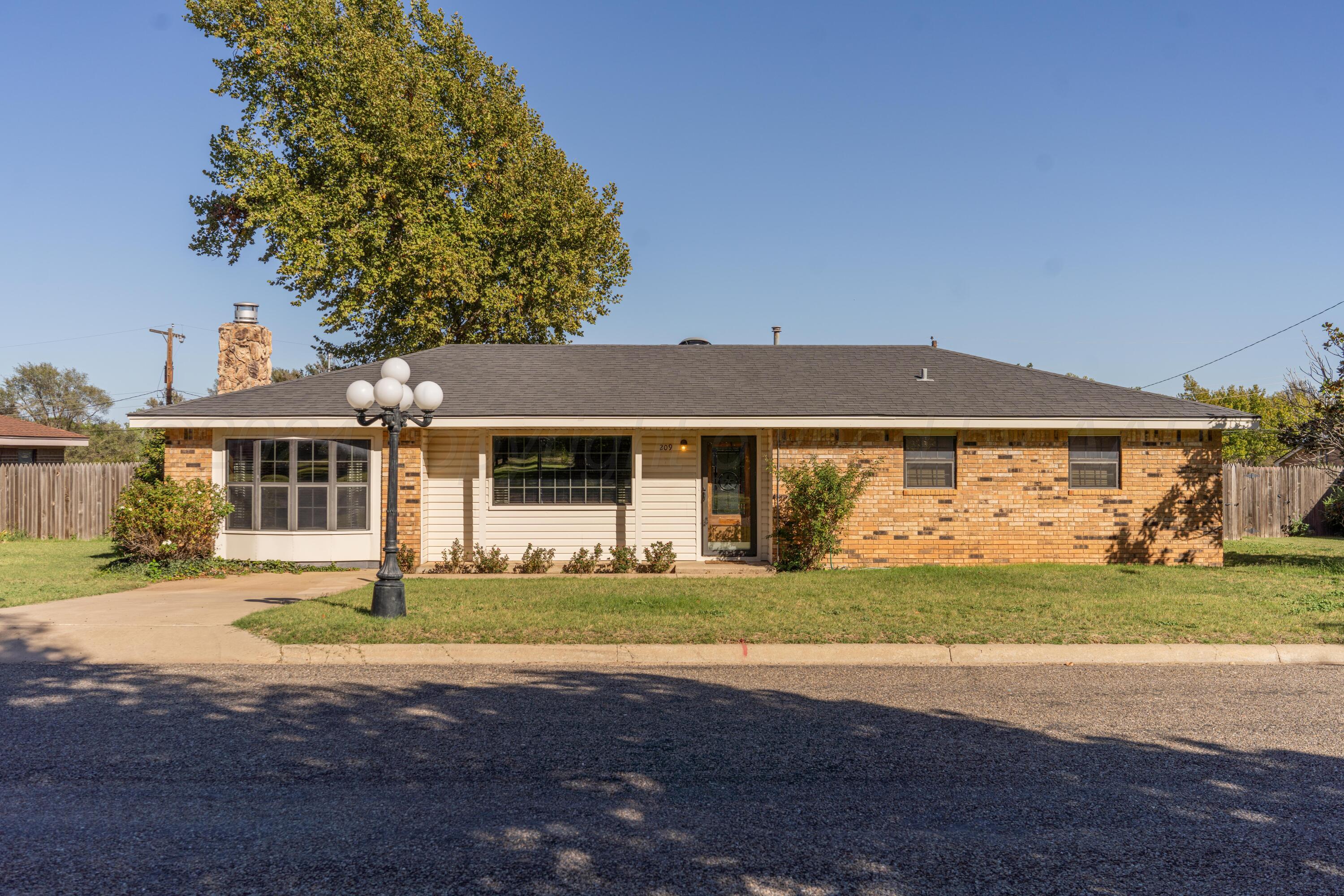 209 Jackson Street, Wheeler, Texas image 1