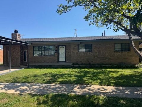 Homes For Sale - 2121 Colgate Drive<br/> Perryton, TX 79070