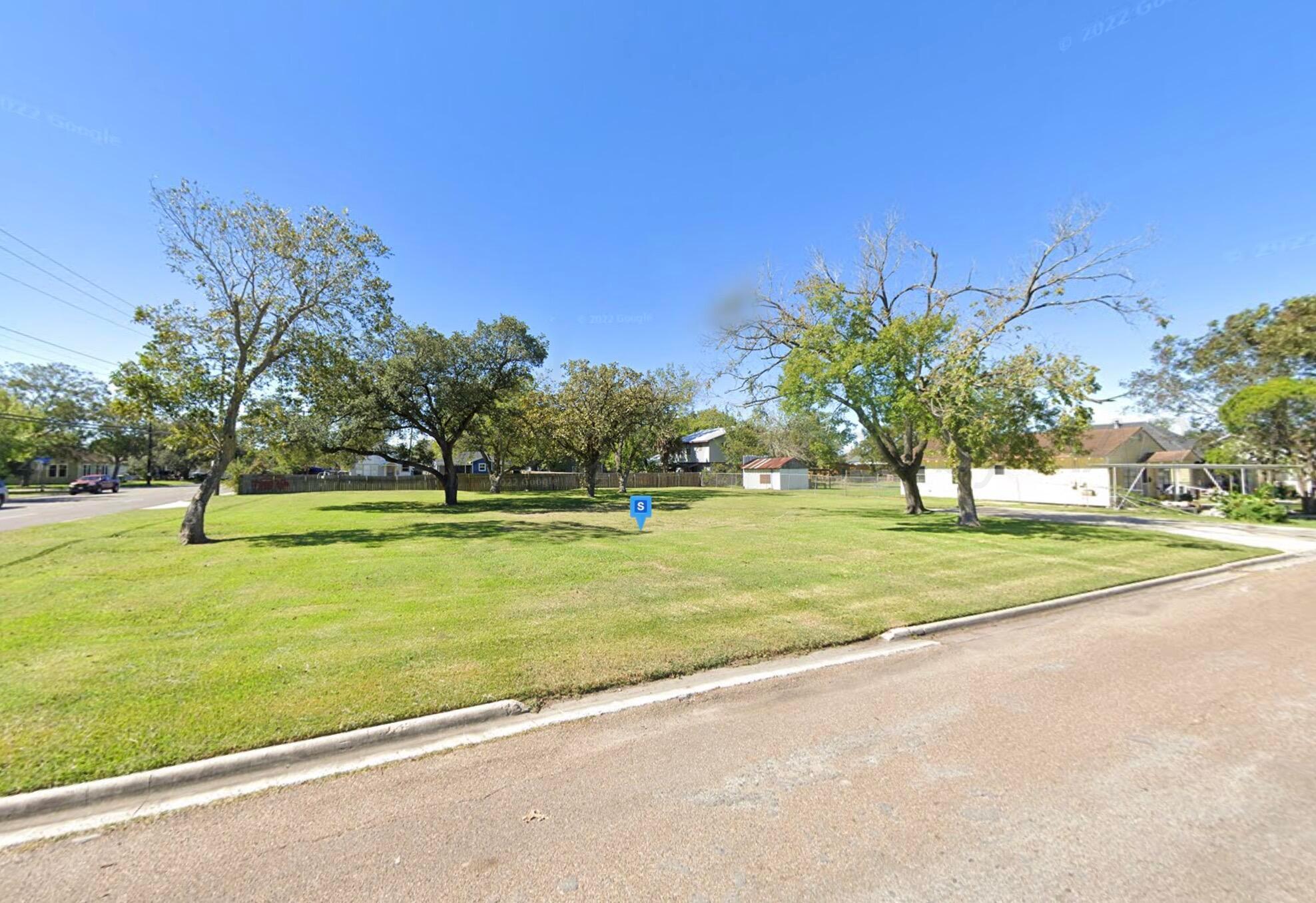 1008 E Red River Street, Victoria, Texas image 2