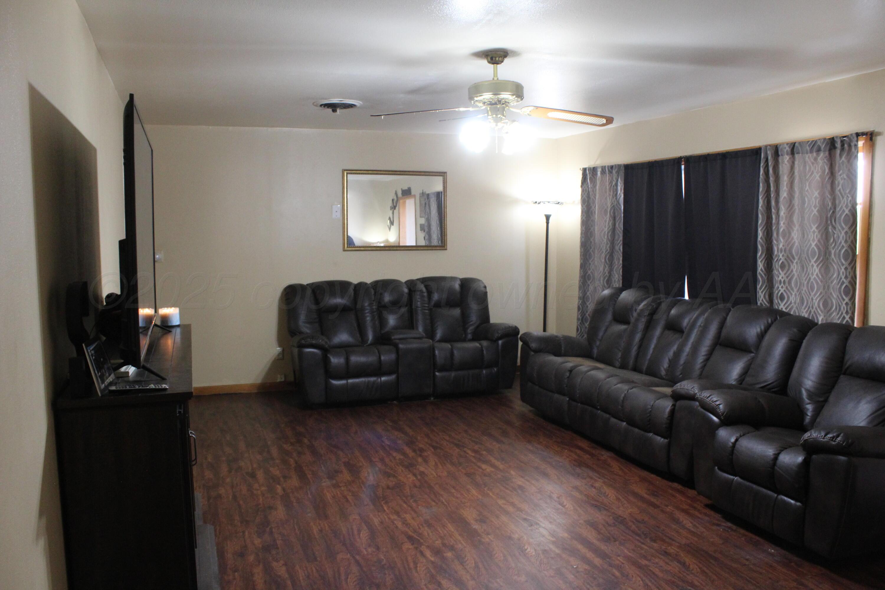 127 Centre, Hereford, Idaho image 3